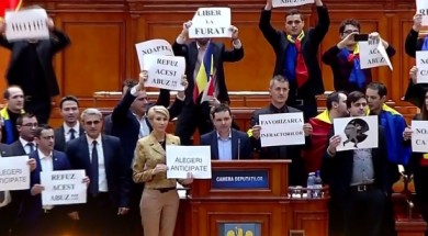 protest in parlament